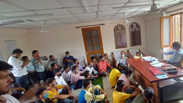 Zilla Parishad member Munish Sharma gheraoed the regional manager office of Sarkaghat depot