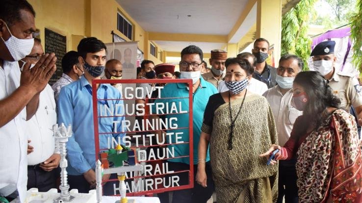 हमीरपुर : जनमंच से आम लोगों को मिली बहुत बड़ी राहत: सरवीण चैधरी