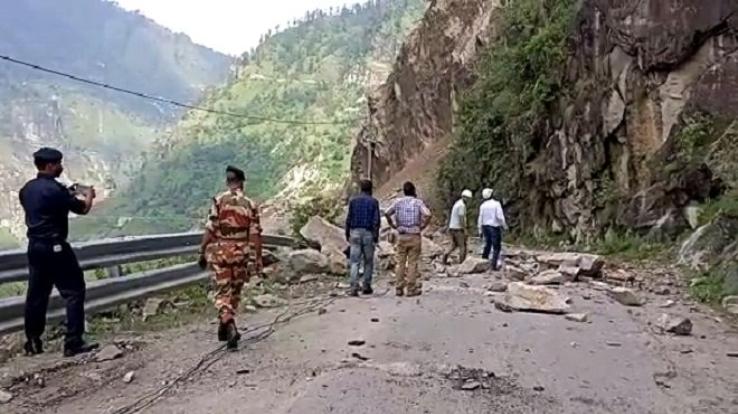 NH-5 did not open in Kinnaur even on the third day