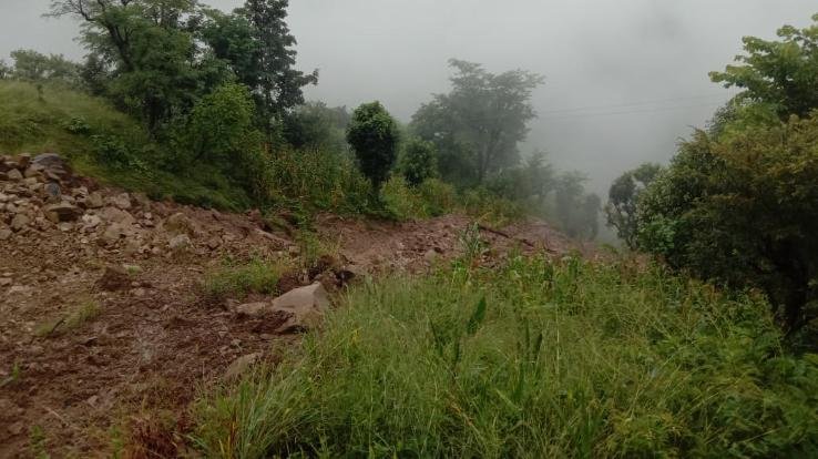  जोगिंदर नगर : बनेहड़ में भूस्खलन से मक्की की फसल तबाह 