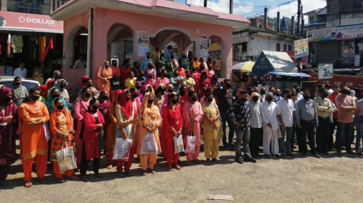 Sarkaghat: Protests against the government by wearing black masks