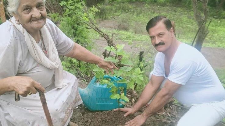 देहरा : सेवा सप्ताह में बजुर्गों को किया गया सम्मानित