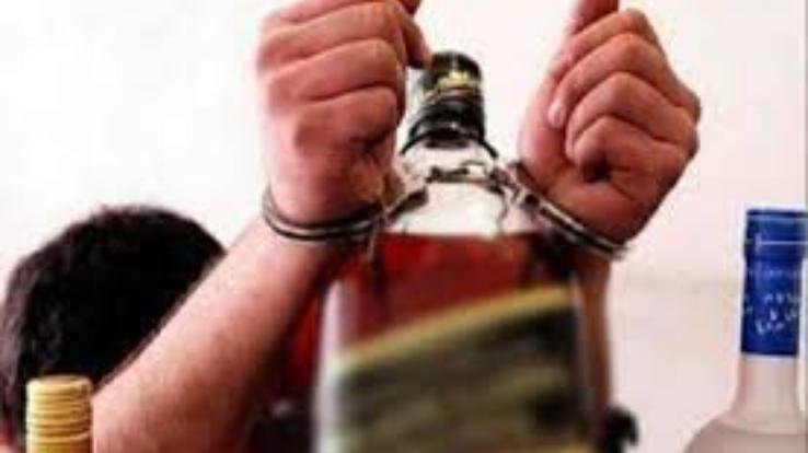 डाडासीबा : दुकानदार से पकड़ी 12 बोतल देसी शराब