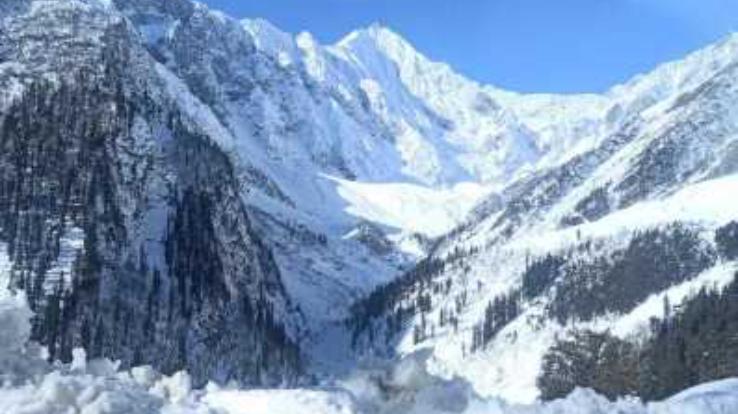 Himachal Pradesh: 14 people trapped in Lahaul's Khanmigar glacier, two people died