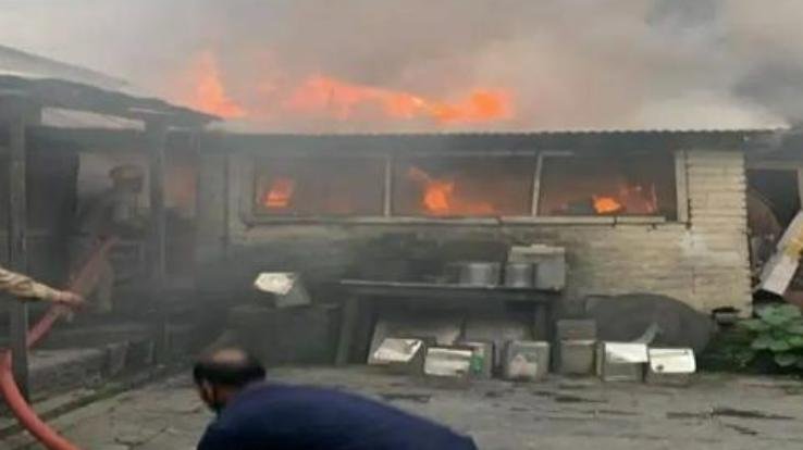 Kullu: A fierce fire broke out in Annapurna Hotel in Akhara Bazaar