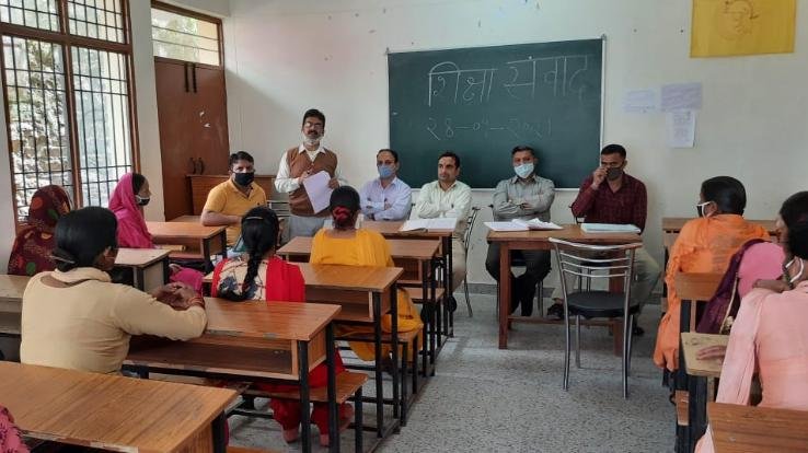 Darlaghat: Education dialogue program organized in Government Senior Secondary School, Saryanj