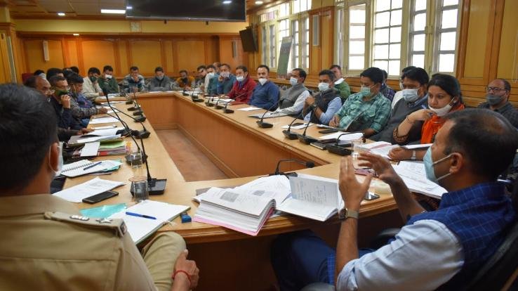 किन्नौर : उपायुक्त ने मंडी संसदीय क्षेत्र के उपचुनाव की तैयारियों को लेकर की बैठक की अध्यक्षता
