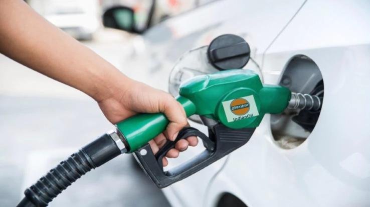 Inflation hit: The price of one liter of petrol crossed Rs 102 in Delhi