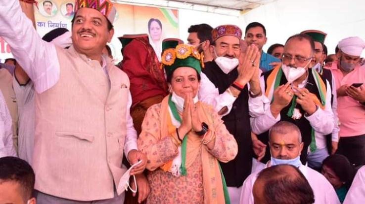 Congress candidates filed their nominations with drums