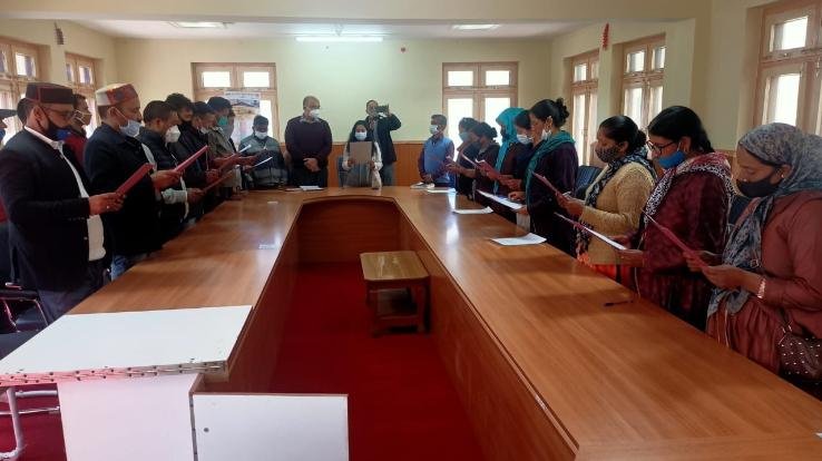 Keylong: Oath administered by SDM Priya Nagta to the members of Panchayat Samiti