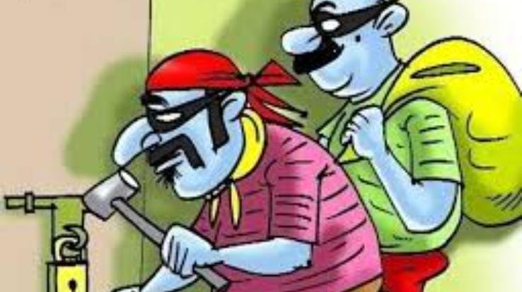 Dehra: Jewelry, cash and important documents worth lakhs of rupees were stolen from the woman who came to the wedding in Sannot