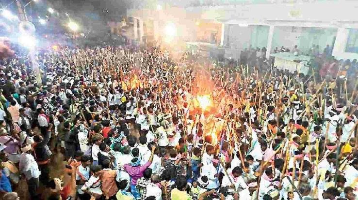 60 people injured, 4 in critical condition due to violence at Banni festival in Devargattu, Andhra Pradesh