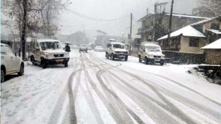 Manali-Leh road closed due to rain and snowfall in Himachal, ban on tourists visiting Rohtang