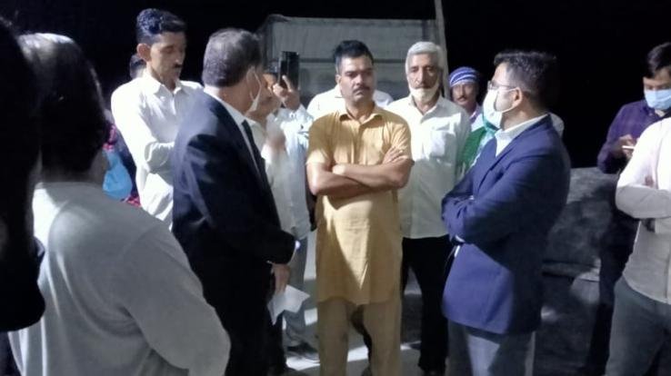 Fatehpur: Deputy Commissioner visited Paddy Procurement Center Riyali, reviewed the arrangements
