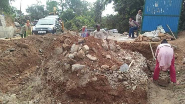 Jaisinghpur: Work of rain shower started in Tumber village