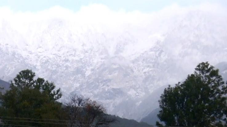 Dharamsala: The weather took a turn again, snow covered from Dhauladhar to Billing