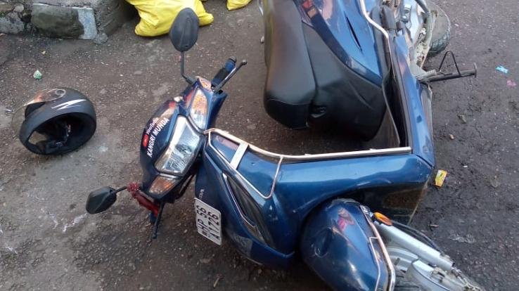 Lambagaon: Scooty standing in the market was damaged due to the fight of stray bulls