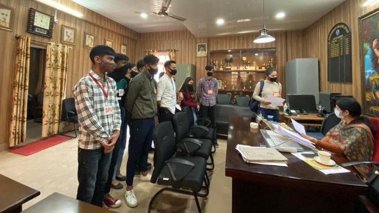 Solan: SFI unit submitted memorandum to the principal of the college