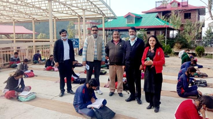 Kunihar: District Kovid Monitoring Committee inspected Mamleg School