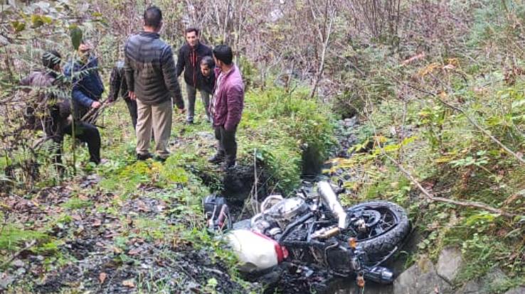 Banjar: Road accident occurred near Deo Nal of NH-305 Sojha, 4 bike riders died