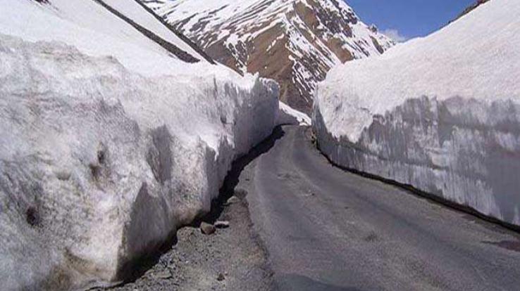 Himachal Pradesh: Manali-Leh road closed due to snowfall restored