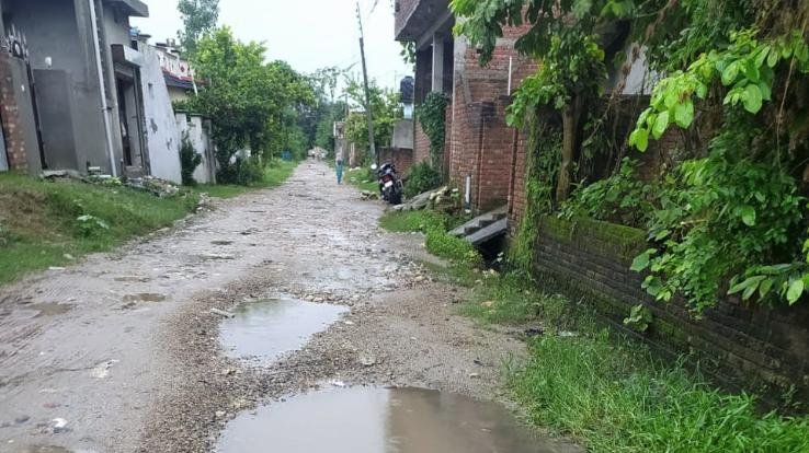इन्दौरा- 15 साल में एक बार भी नहीं हुई रोड़ की मरम्मत