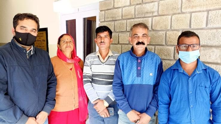 ज्वालामुखी: सीएम से मिले आम आदमी पार्टी के कार्यकर्ता, अस्थाई सफाई कर्मचारियों की रखी मांगे