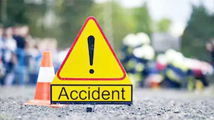 A painful accident occurred in Himachal Pradesh's district Mandi, a truck laden with bricks overturned, two people died