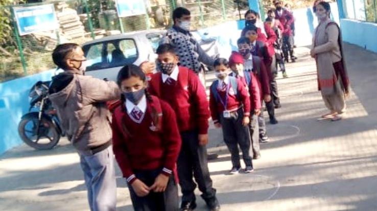 Kunihar: A wave of happiness among the children of BL School Kunihar after the opening of the school after 19 months