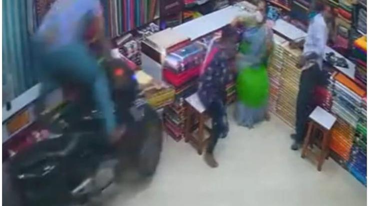 Bike entered the clothes shop uncontrollably, video went viral on social media