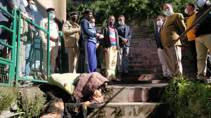 Shimla: Minister Suresh Bhardwaj visited the house affected by the arson