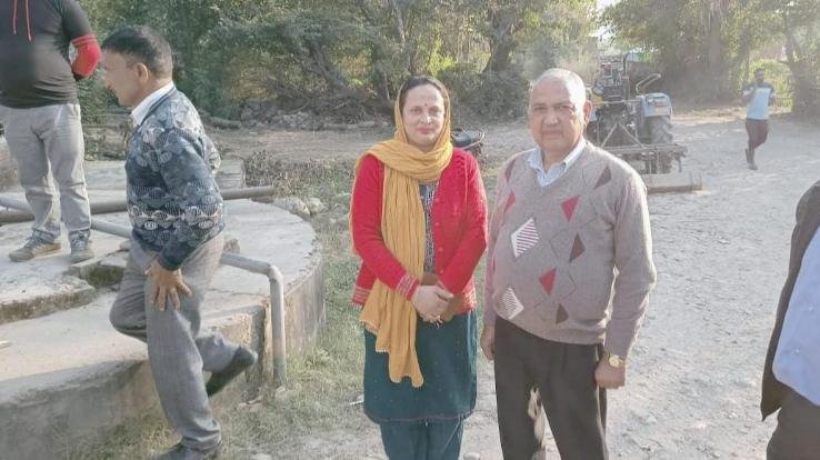 ज्वालामुखी : विधायक रमेश धवाला ने आधवाणी क्षेत्र में सड़कों का किया निरीक्षण