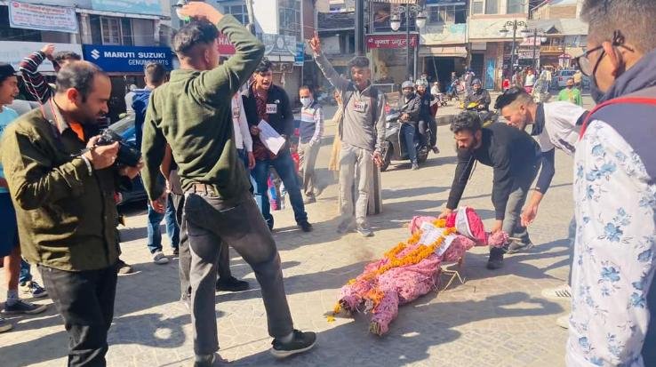 NSUI raged on Kangana Ranaut's statement in Mandi, burnt effigy