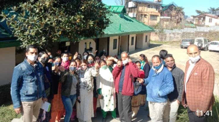 Shimla: Group of representatives of Student Parent Forum met the school principal