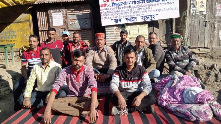 Dadlaghat: Local people sitting on dharna in Gram Panchayat Surajpur for their demands