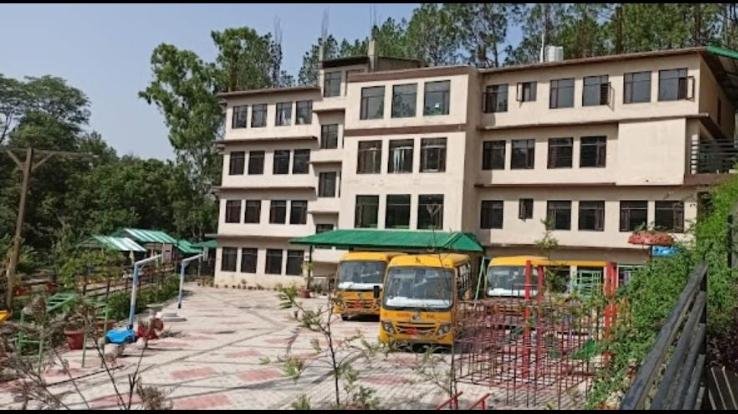Kunihar: First class children reached school, teachers welcomed