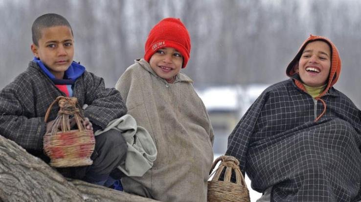 The mercury continues to fall in Jammu and Kashmir, the coldest night of the season in Srinagar with 1.6 degree Celsius