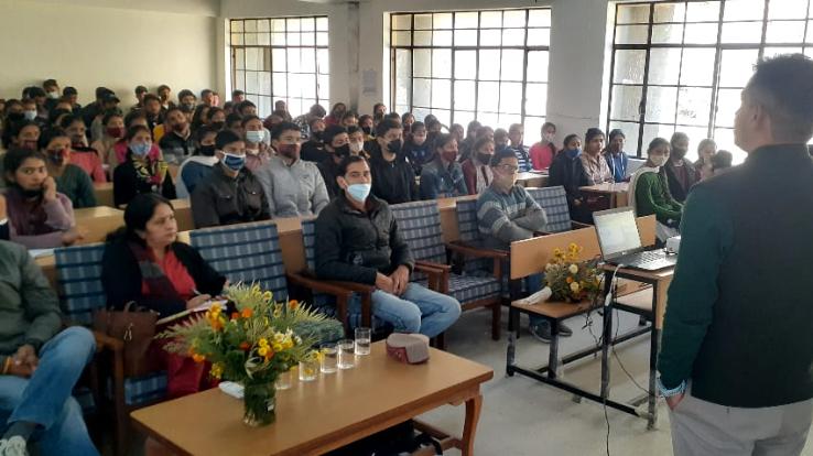 Banjar: Students in government college were made aware of cyber crime