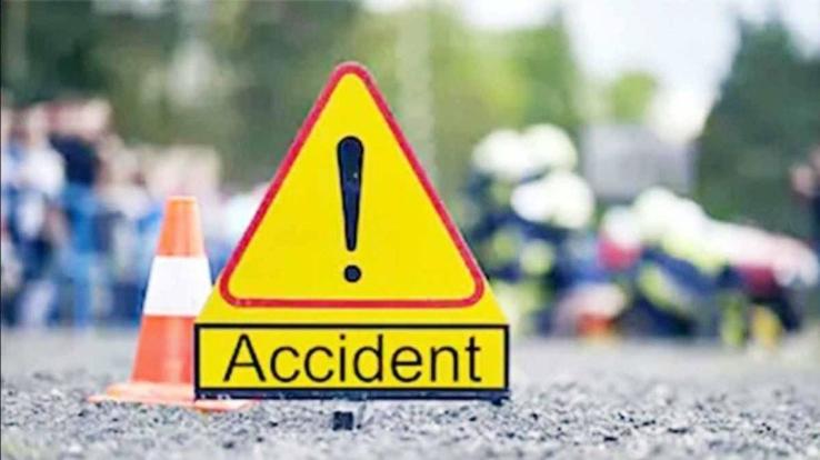A road accident occurred in Una, a truck full of tiles overturned, a schoolgirl hit by the truck