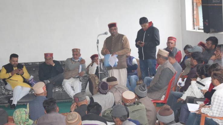 Sirmaur: Energy Minister Sukhram Choudhary listened to public problems in Village Panchayat Kalatha Badhana