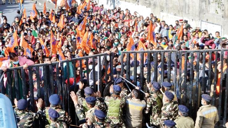 After JCC, instead of decreasing, the difficulties of the government increased