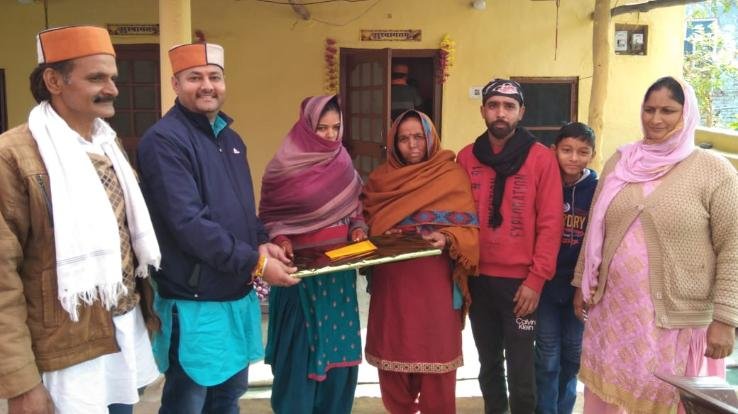 Kangra: Social worker Mukesh Thakur gave omen for the marriage of needy girls