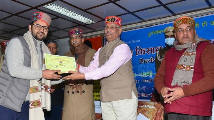 Shimla: Bharatiya Kisan Sangh is moving ahead with meaningful themes and inspiration: Governor