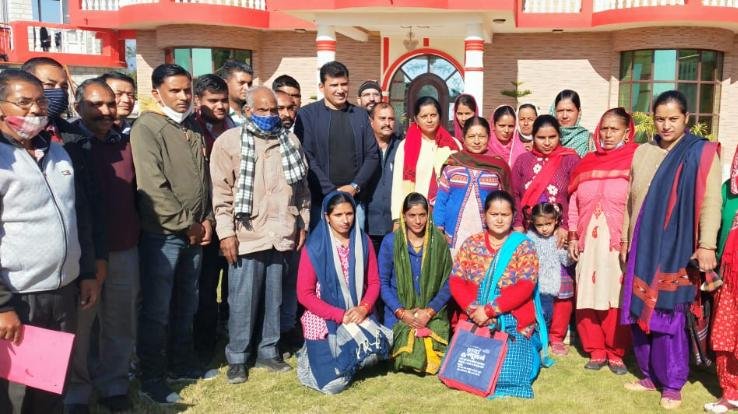 Delegation met MLA Prakash Rana regarding the problems of Gram Panchayat Matru