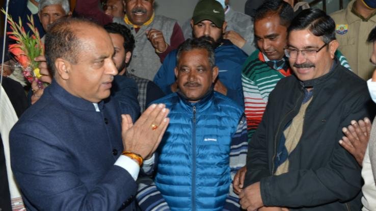 Shimla: Warm welcome to Chief Minister on his arrival in Dharamshala