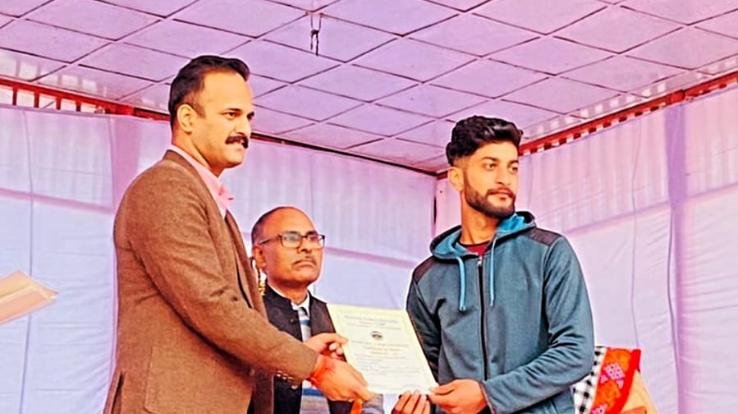 Abhinav Bhardwaj of Rajgarh won gold medal in Inter College Judo