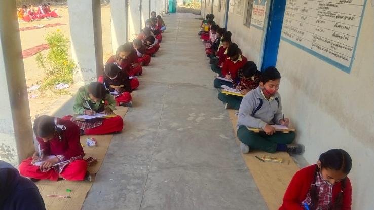 धर्मशाला : राजकीय उच्च विद्यालय टिप्प में 'कोरोना से बचाव' पर प्रतियोगिताओं का आयोजन