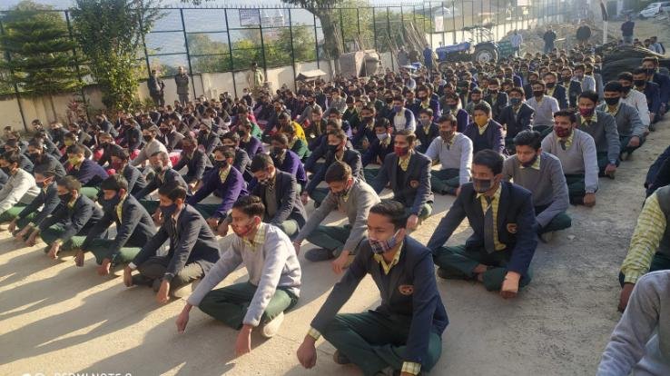 सोलन: आदर्श स्कूल धुंदन में बताया संविधान का महत्व