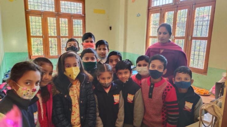 जोगिंद्रनगर: वैदिक स्कूल के नौनिहालों ने किया नए साल का स्वागत