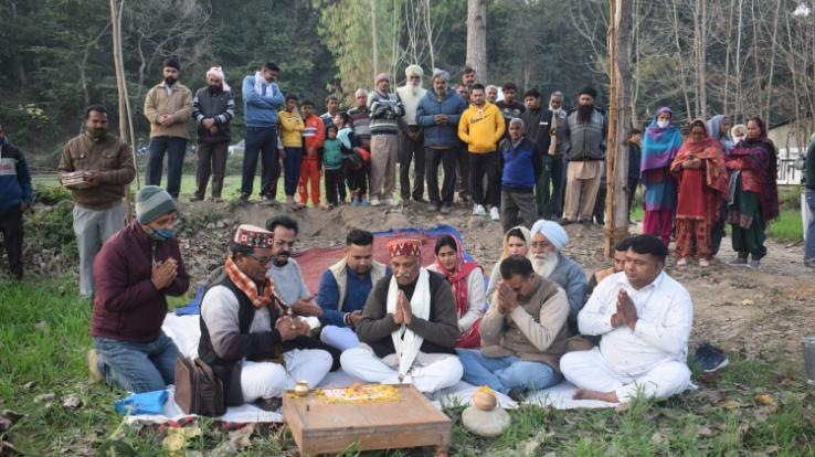 Nahan: Energy Minister did Bhoomi Pujan of tube well to be constructed at a cost of Rs 96 lakh